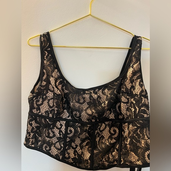 PrettyLittleThing Black Lace Pointed Bust Crop Top Corset - Picture 4 of 10